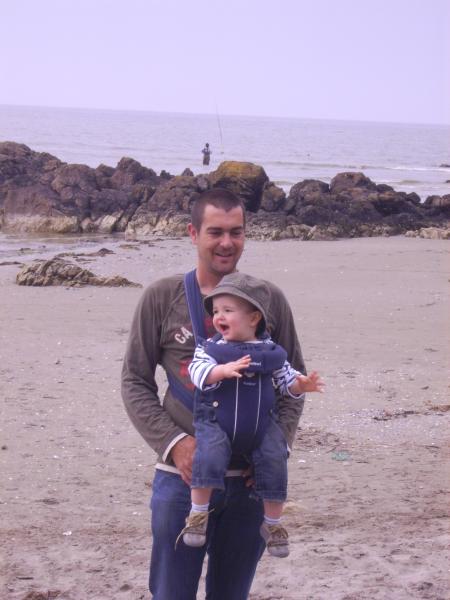 Ils me mettent encore dans le porte-b�b�!