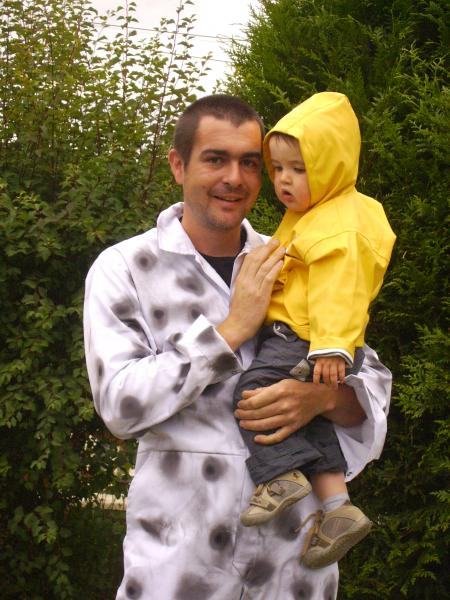 Pour l'occasion, Papa s'est d�guis� en vache et moi je fais 