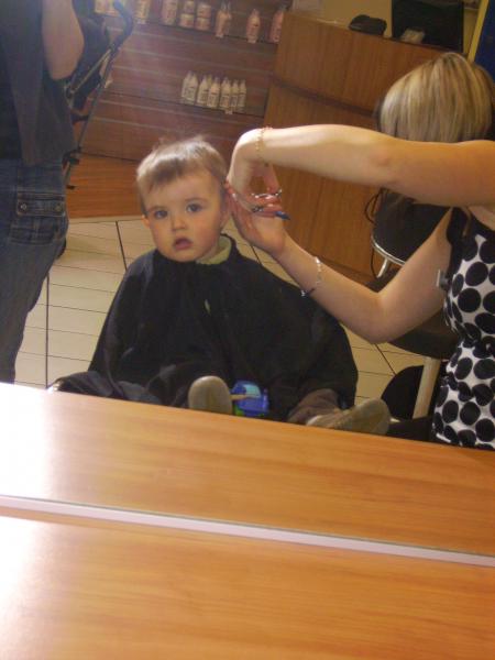 Le 19 juillet, 1�re s�ance chez le coiffeur!