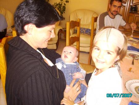 Avec Tata St�phanie et ma cousine Meghan