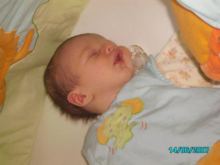 Toujours avoir une t�tine � port�e de bouche!