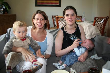 Avec Aude, Nathan et son petit fr�re (cach� sous le d�bardeur bleu d'Aude)!