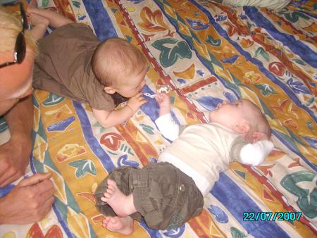 Je vais lui piquer sa t�tine!