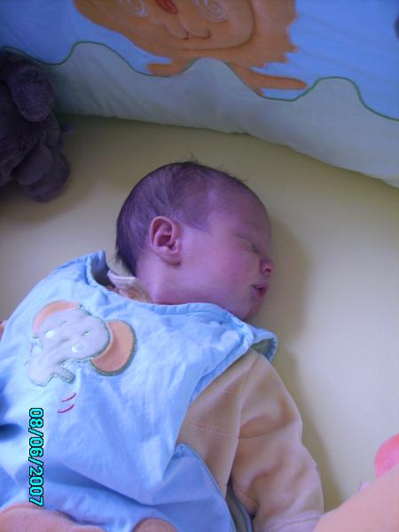 Je fais semblant de dormir devant Maman...