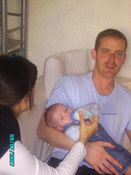 Si tu sais m�me pas donner un biberon tout seul Tonton Mok...