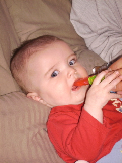 Rien de tel qu'une bonne fraise pour se soulager les gencives!