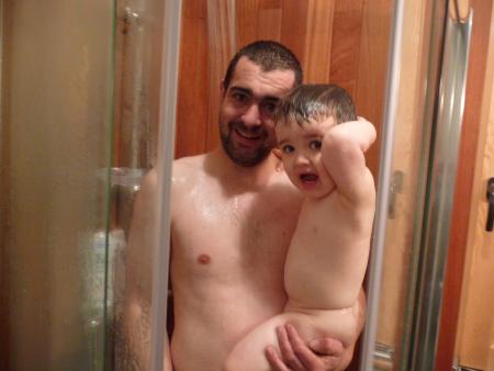 Sous la douche avec Papa!