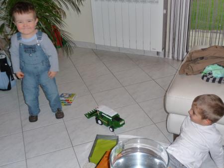 Chez Yannick et St�phanie pour l'anniversaire de Meghan et Noah